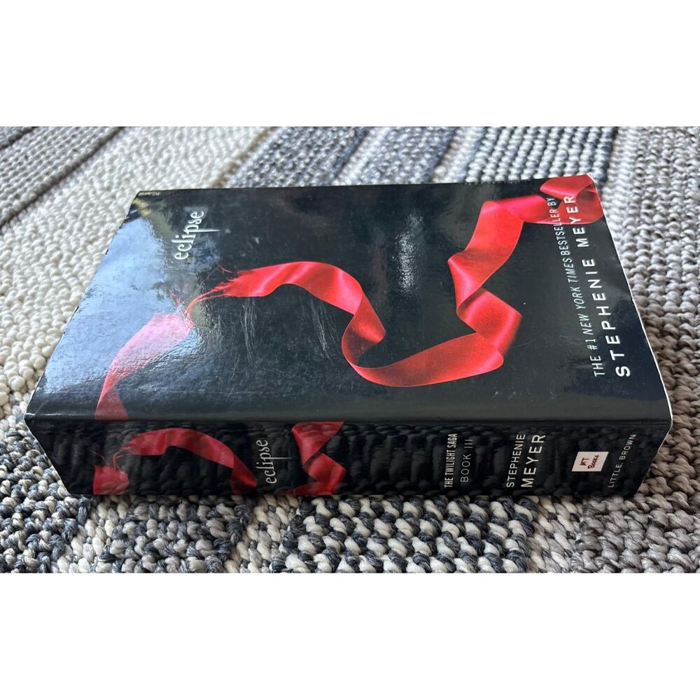 Eclipse by Stephenie Meyer Twilight Saga Paperback Novel Book